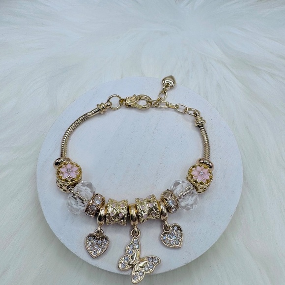 Elegant Gold Heart & Butterfly Charms Bracelet - Picture 4 of 5
